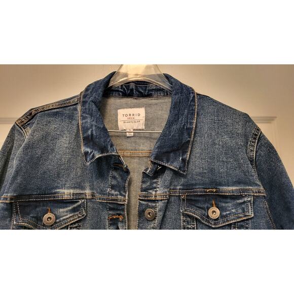 Torrid Denim Short Jean Jacket Womens Size 2 Blue Button Up (Size Plus 18-20) - Picture 13 of 13